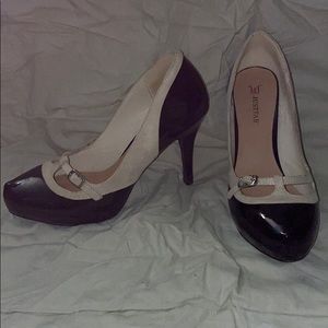 Black/beige high heels